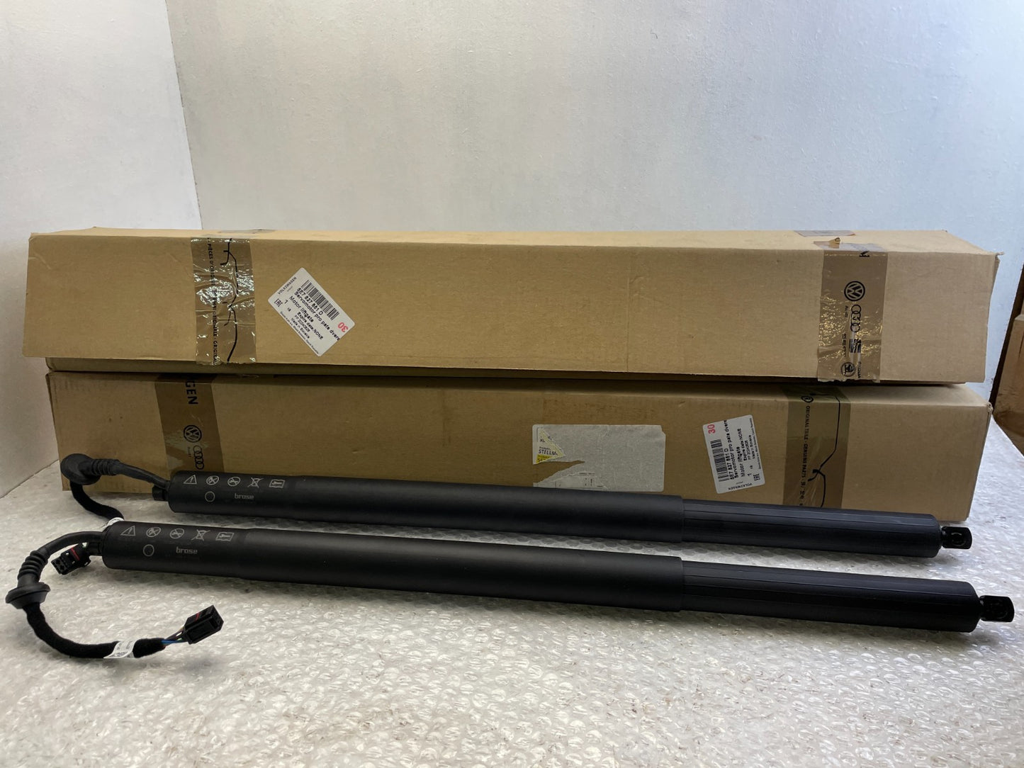 1x Original Skoda Octavia Gasfeder elektrisch Heckklappe Kofferraum 5E7827851D5