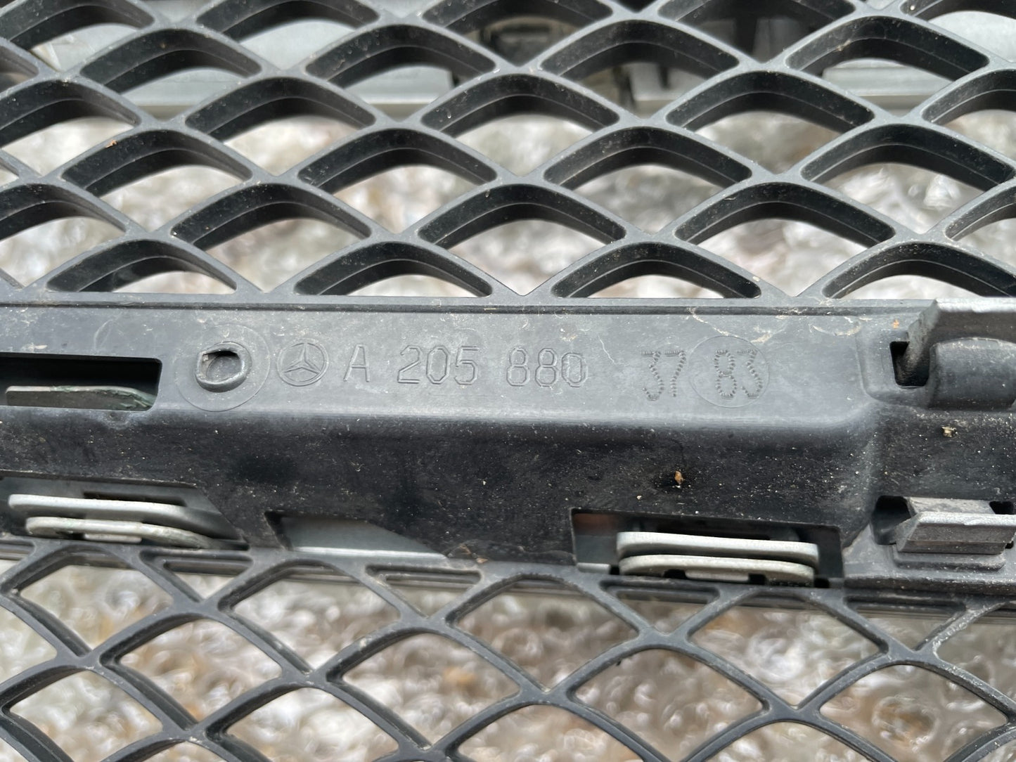 Original Mercedes C-Klasse W205 S205 Kühlergrill Frontgrill A205880378310