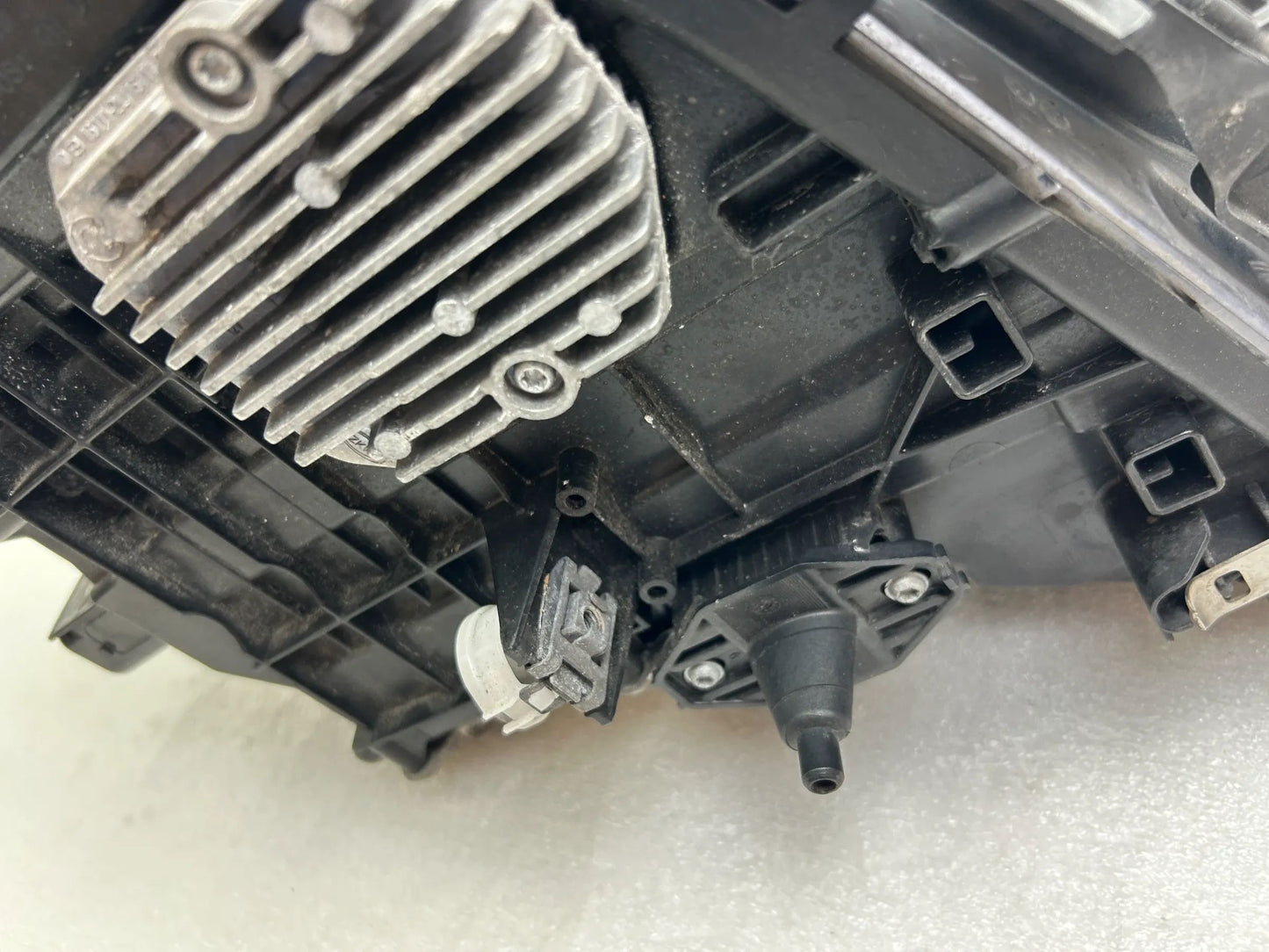 BMW 5er G30 G31 LED Scheinwerfer rechts Steuergeräte 8499112