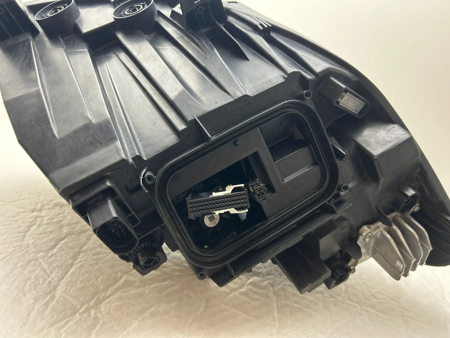 Mercedes W910 Sprinter LED Scheinwerfer links A9109065000