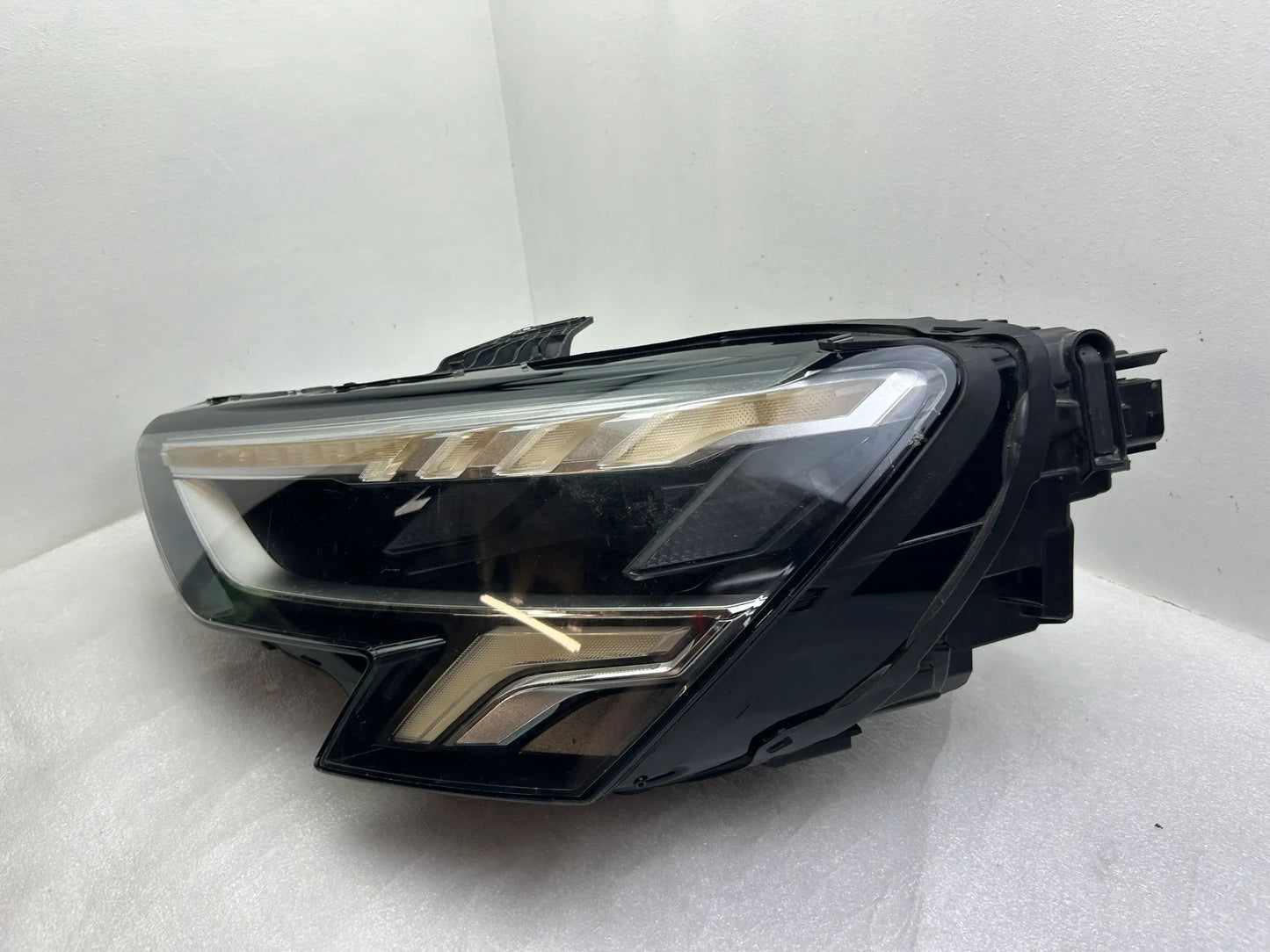 Original Audi A3 8Y LED Scheinwerfer links 8Y0941033