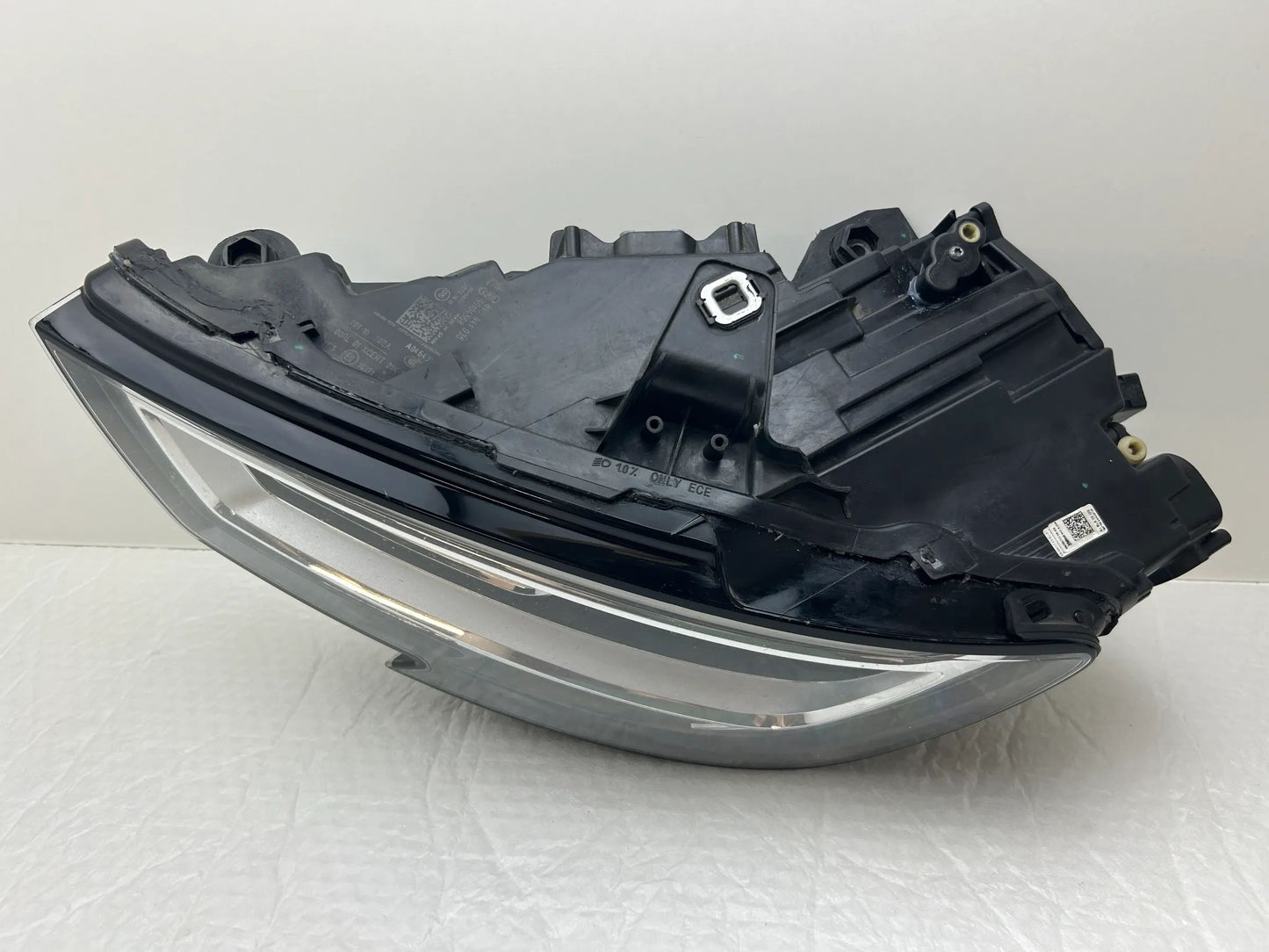 FRONTSCHEINWERFER LINKS VORNE 8V0941035