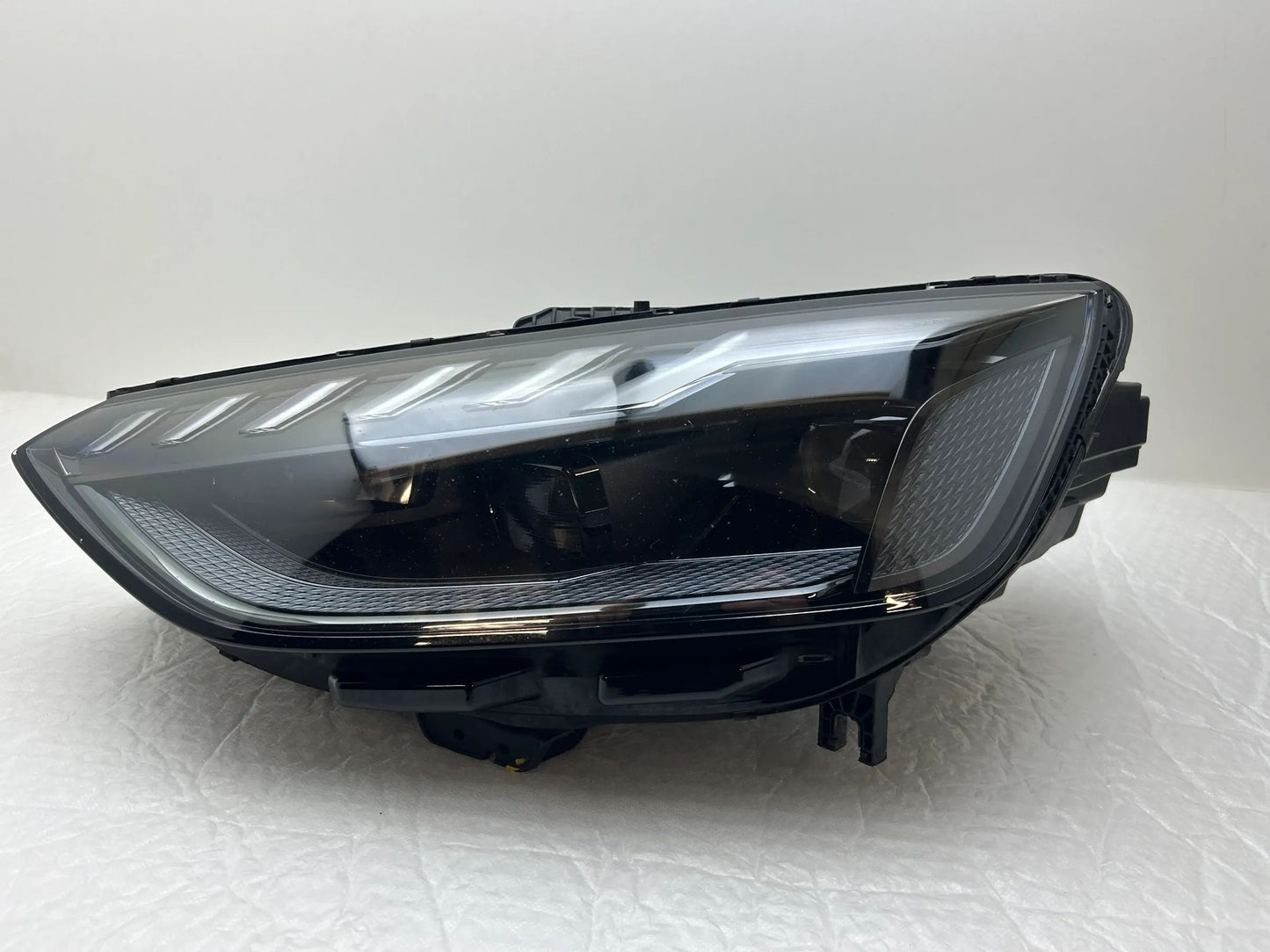 Audi A4 RS4 B9 LED Scheinwerfer Matrix schwarz links 8W0941035J