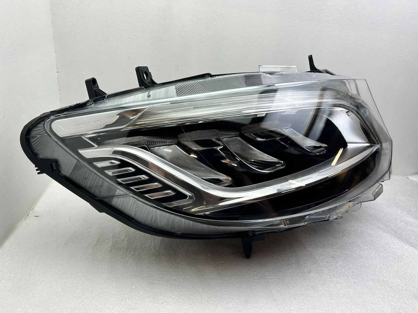 Mercedes Sprinter W910 W907 LED Scheinwerfer rechts A9109067200