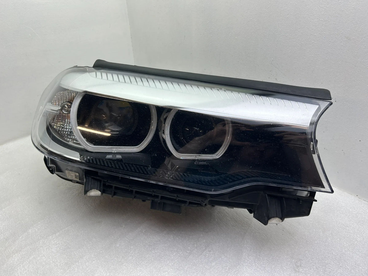 BMW 5er G30 G31 LED Scheinwerfer rechts Steuergeräte 8499112