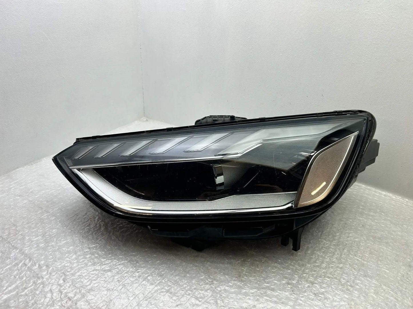 Original Audi A4 8W B9 LED Scheinwerfer links 8W0941033D