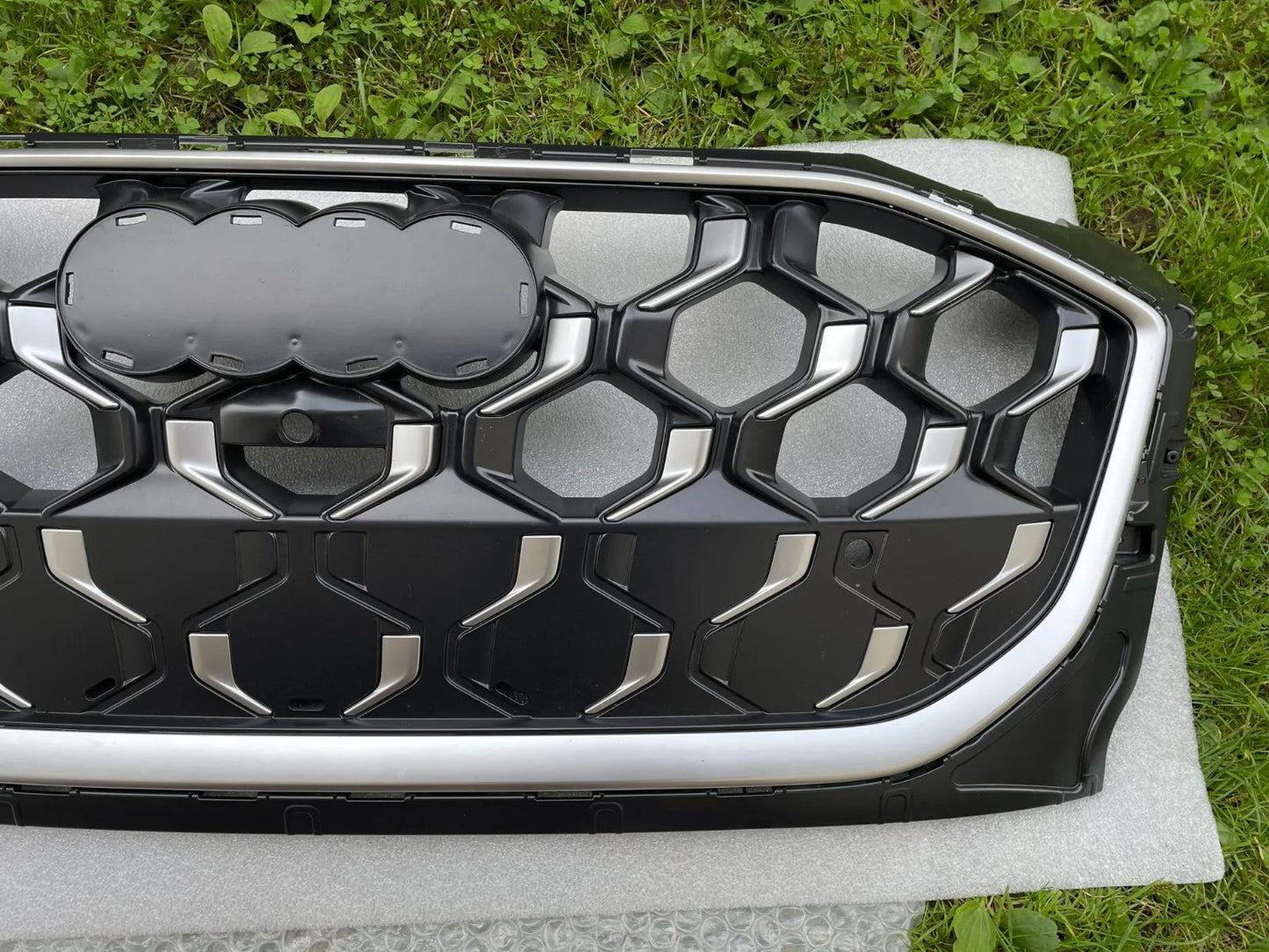 Original Audi Q5 Kühlergrill Frontgrill Gitter Grill 8MA853651BG
