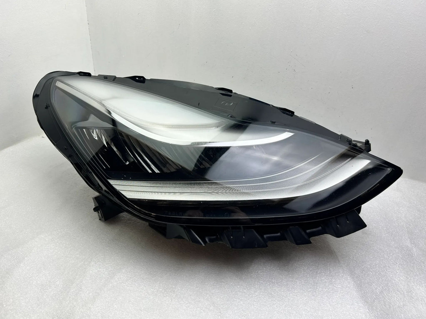 Original Tesla Model 3 LED Scheinwerfer rechts 1077376-00-C