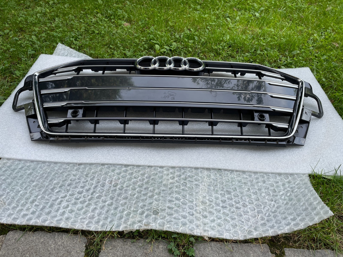 Original Audi A4 B9 8W Kühlergrill Frontgrill Gitter Grill 8W0853654DF3