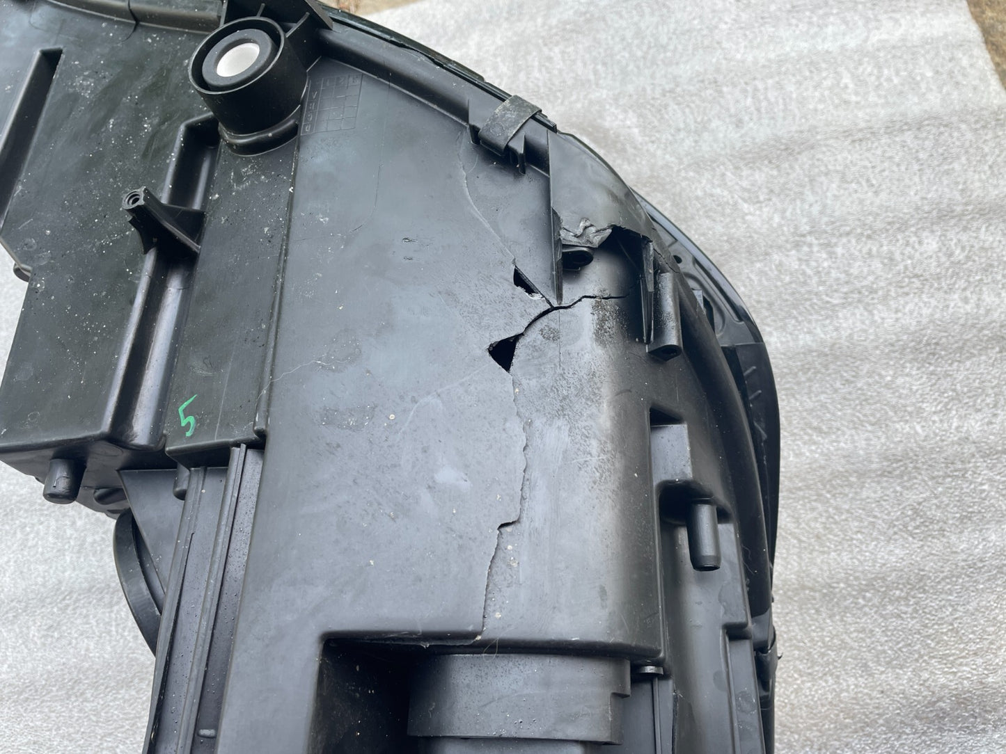 Audi A4 B9 Frontscheinwerfer links 8W094104310