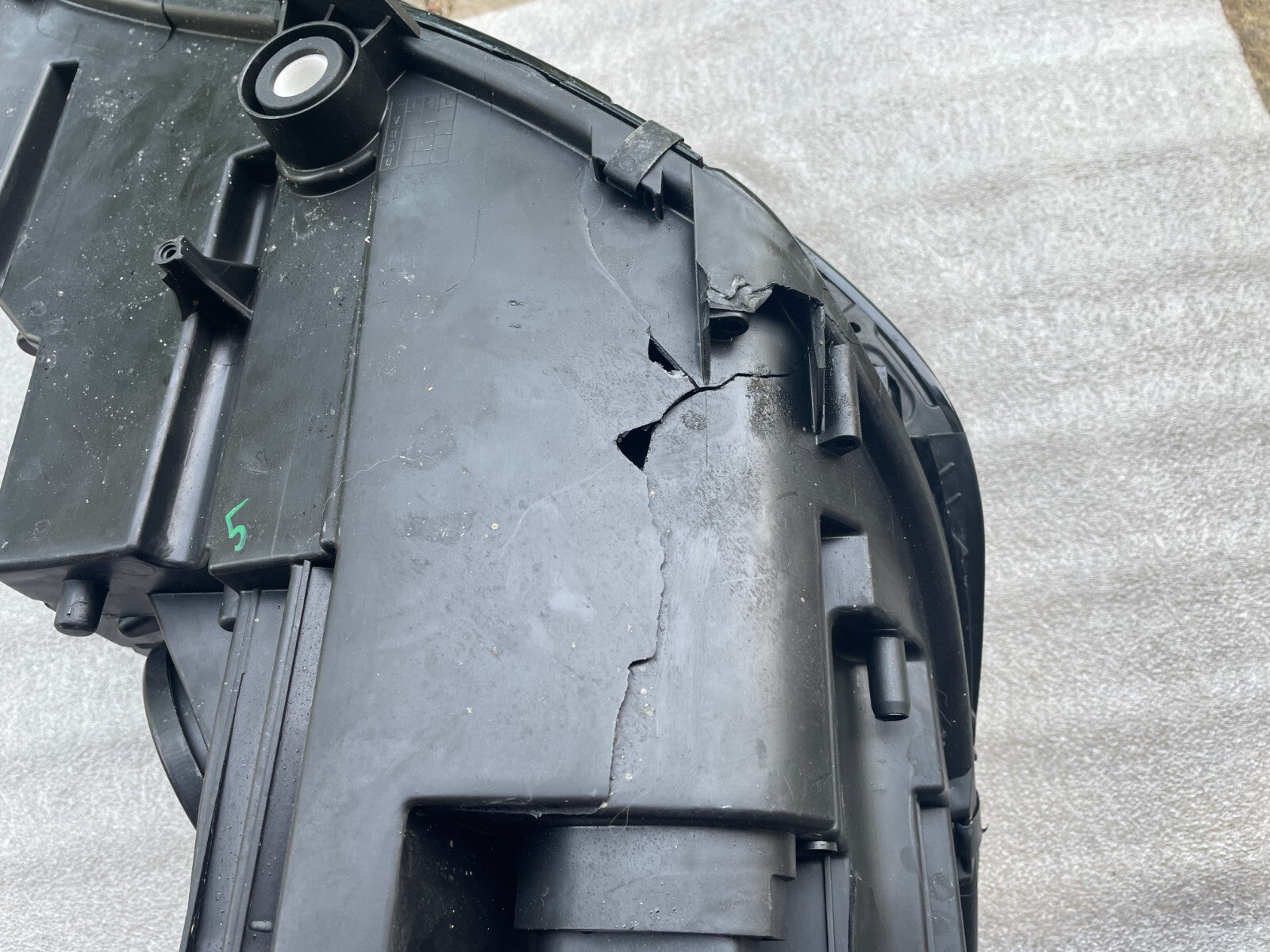 Audi A4 B9 Frontscheinwerfer links 8W094104310