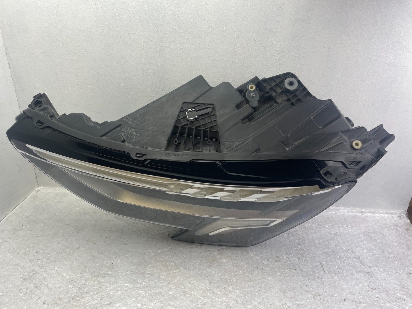 Original Audi A3 8Y LED Scheinwerfer links 8Y09410333