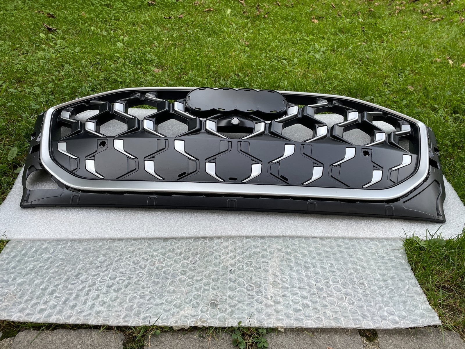 Original Audi Q5 Kühlergrill Frontgrill Gitter Grill 8MA853651BG3