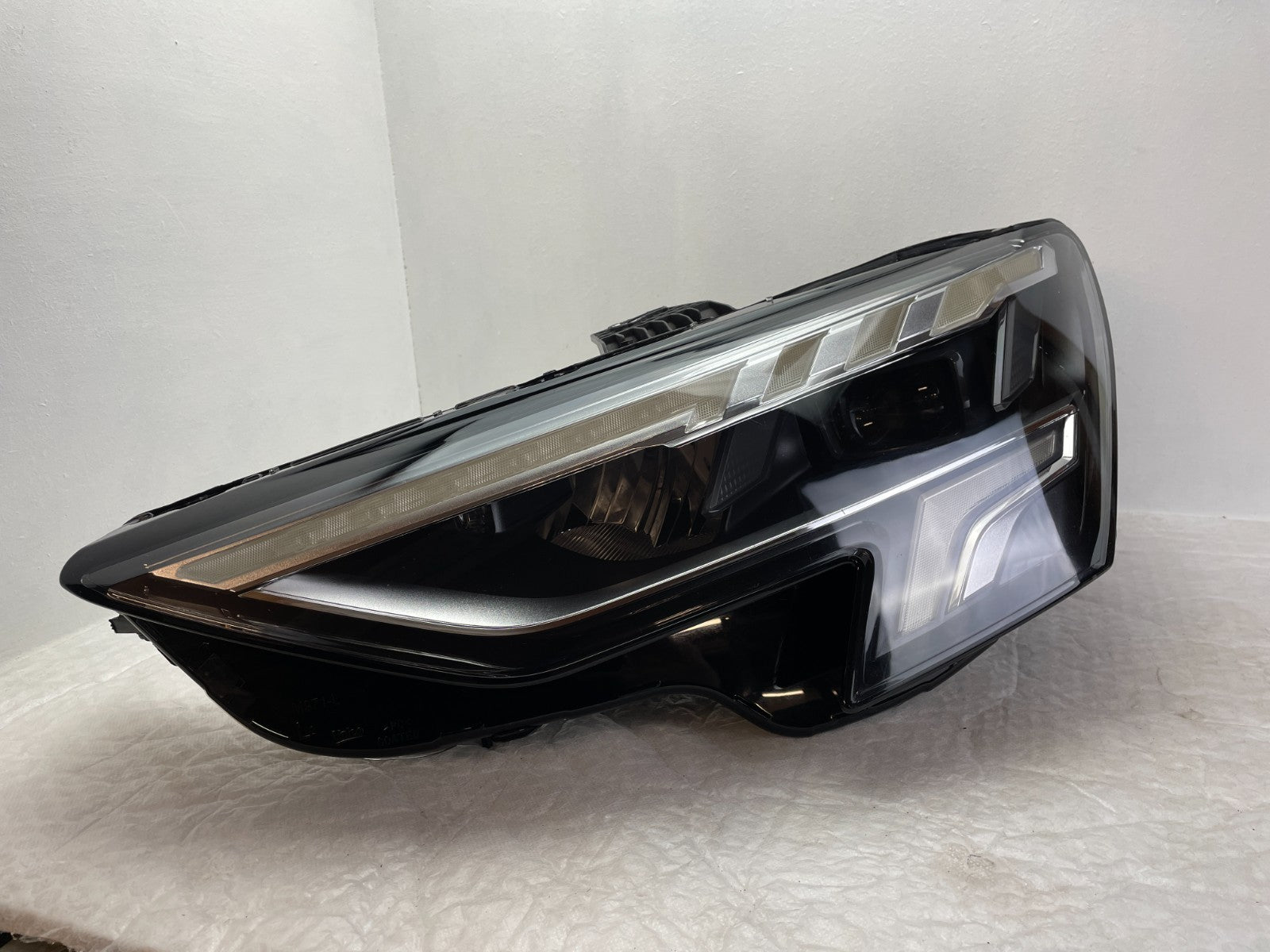 Original Audi A3 8Y LED Scheinwerfer links 8Y09410330