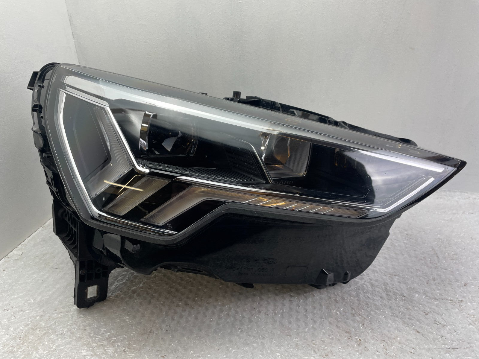 Original Audi Q3 LED Scheinwerfer rechts 83A9410340