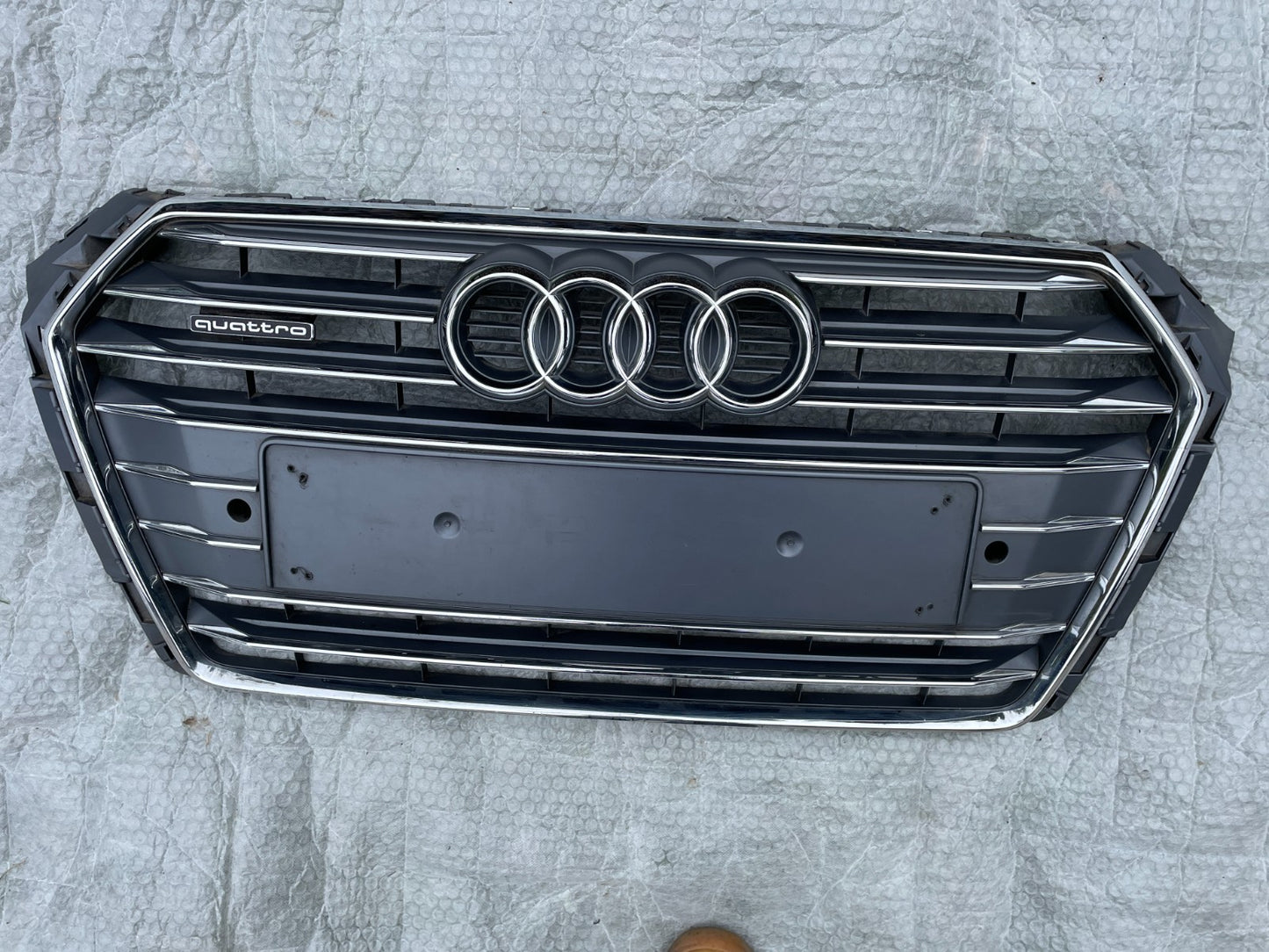 Original Audi A4 8W Quattro Kühlergrill Grill Frontgrill 8W0853651AB3
