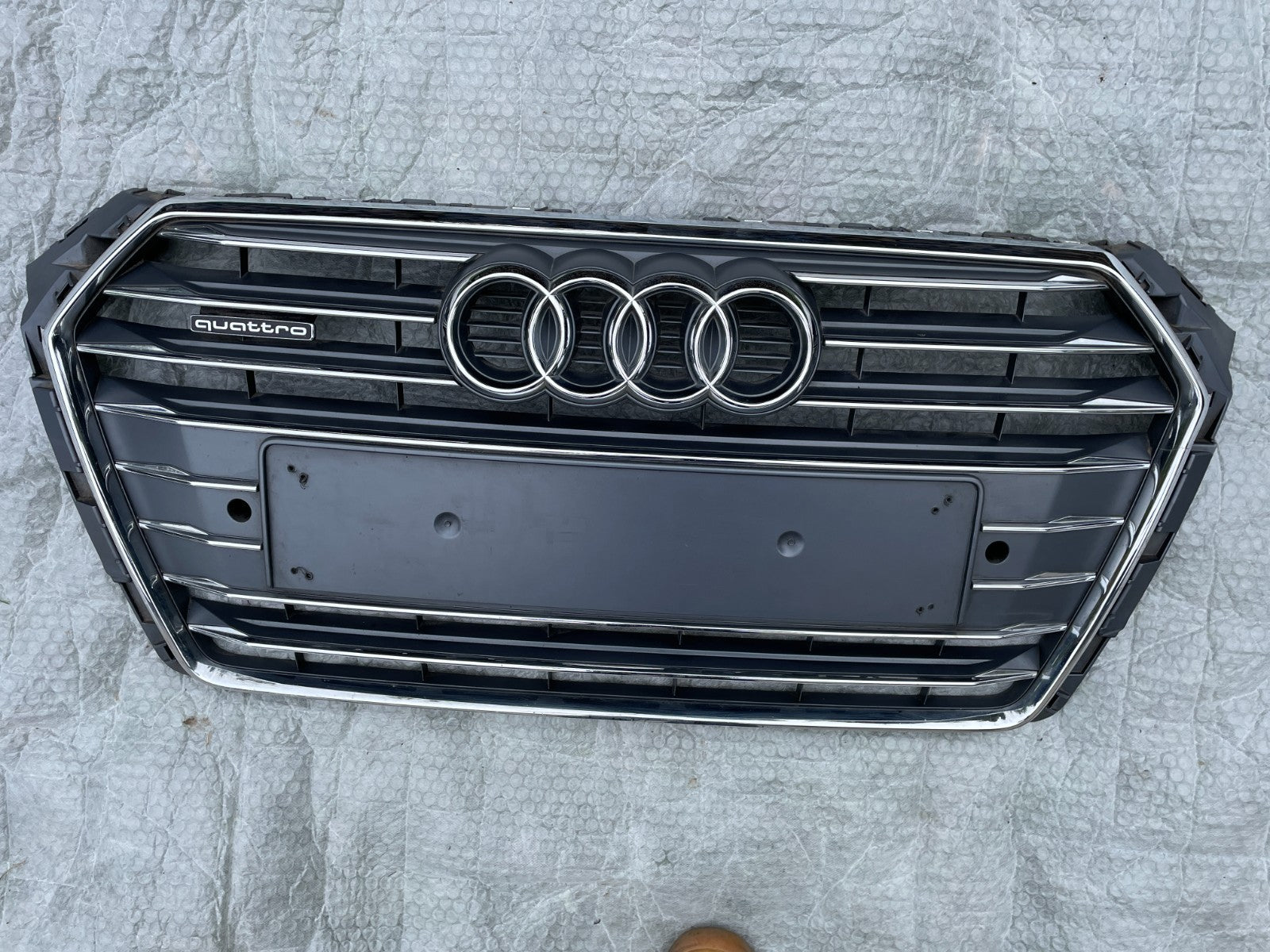 Original Audi A4 8W Quattro Kühlergrill Grill Frontgrill 8W0853651AB3