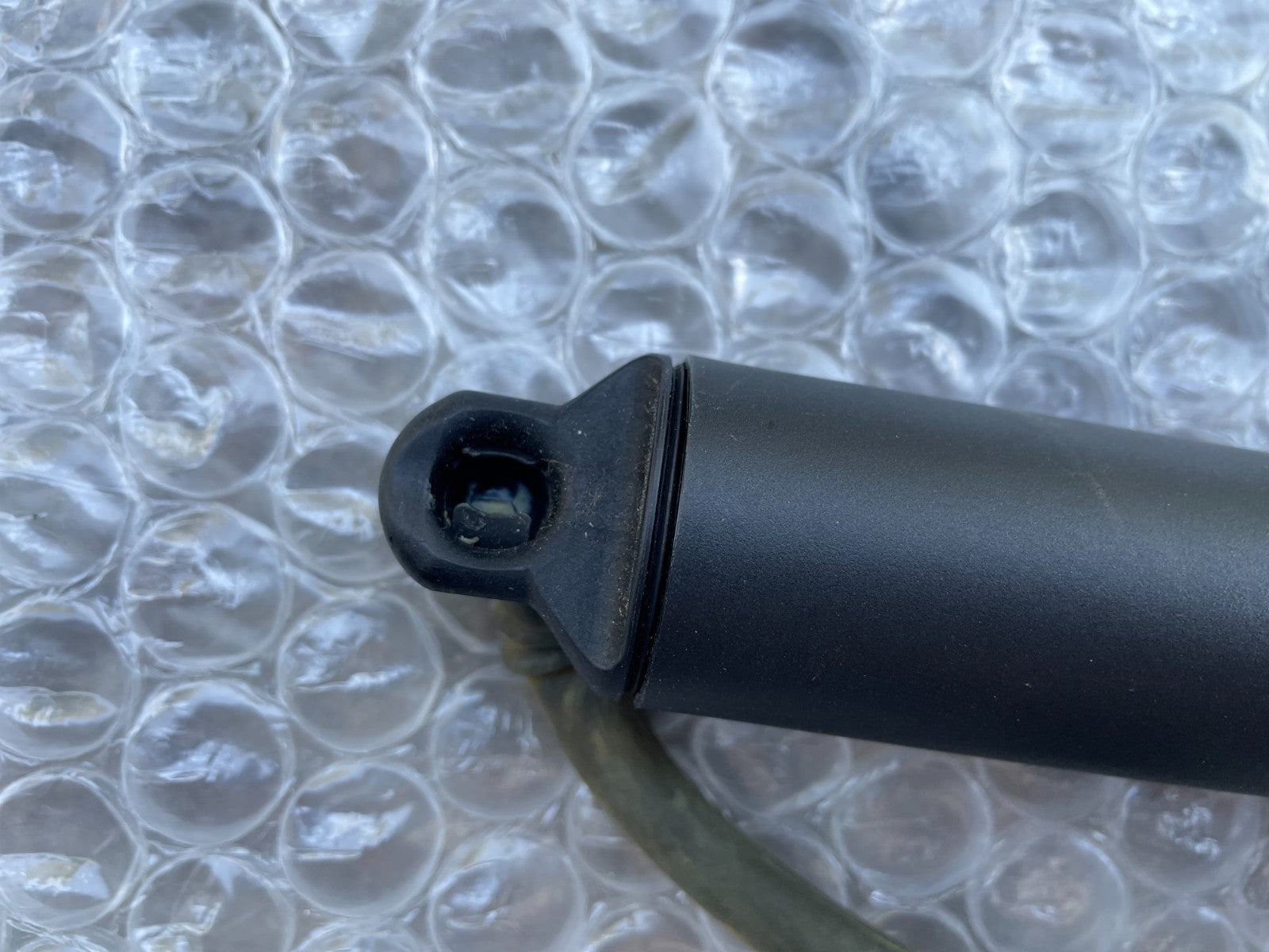 Original Audi Q2 Gasdruckfeder elektrische Heckklappe 81A827851D3