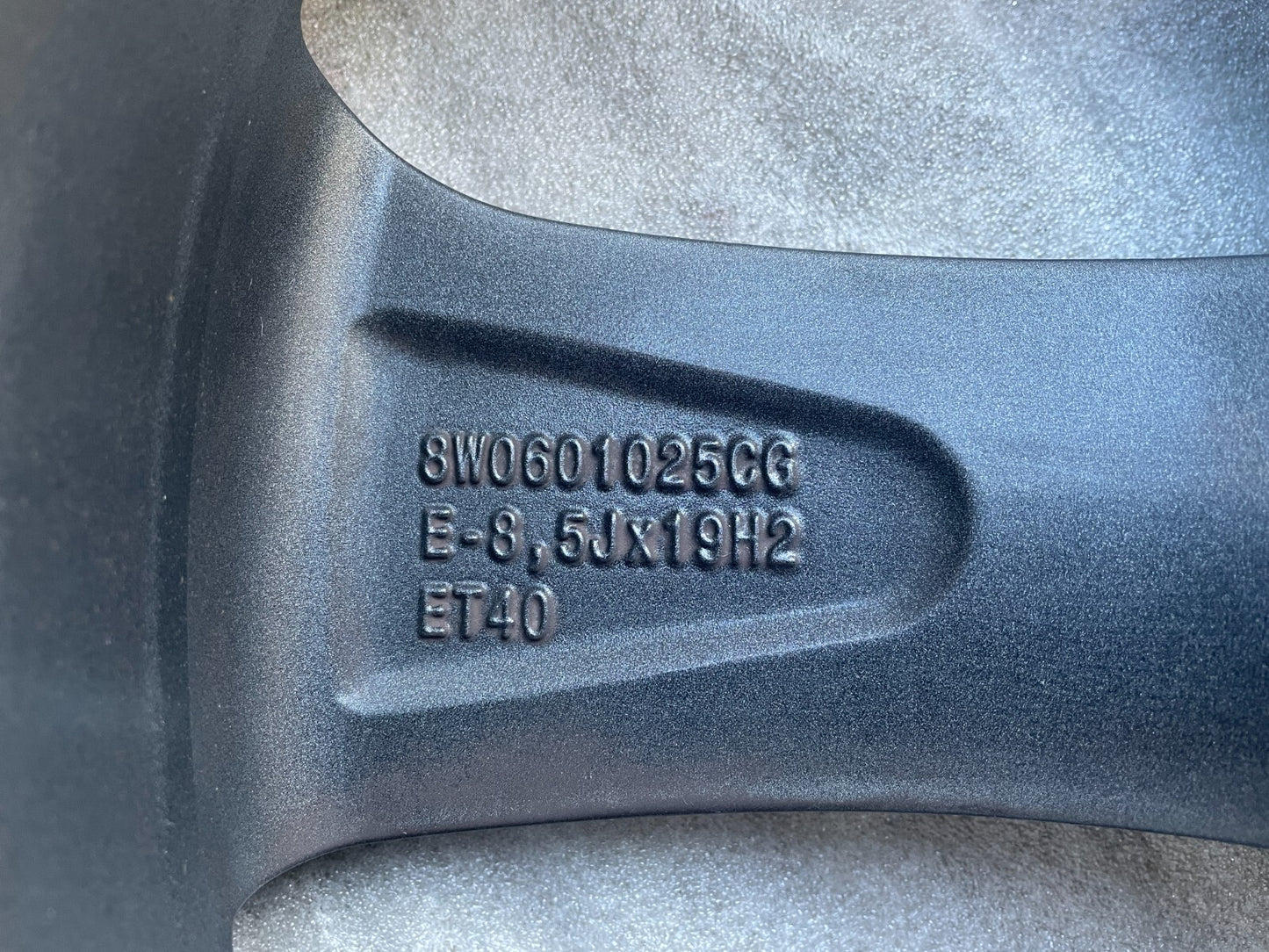 1x Audi A4 A5 Alufelge Rotor Design 8,5x19 Zoll / 8W0601025CG4