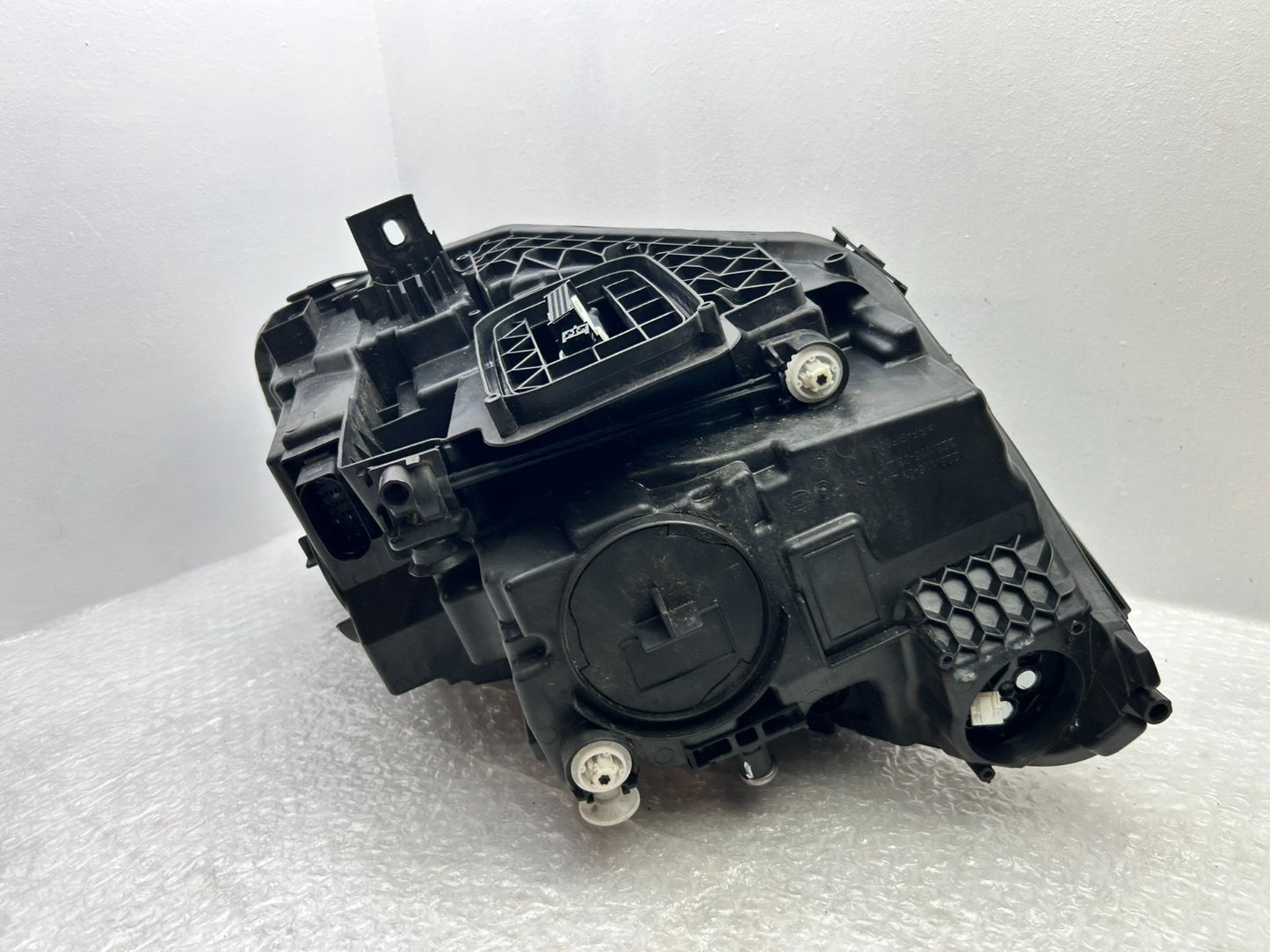 Original Mercedes W246 GLA Scheinwerfer links A24790635054