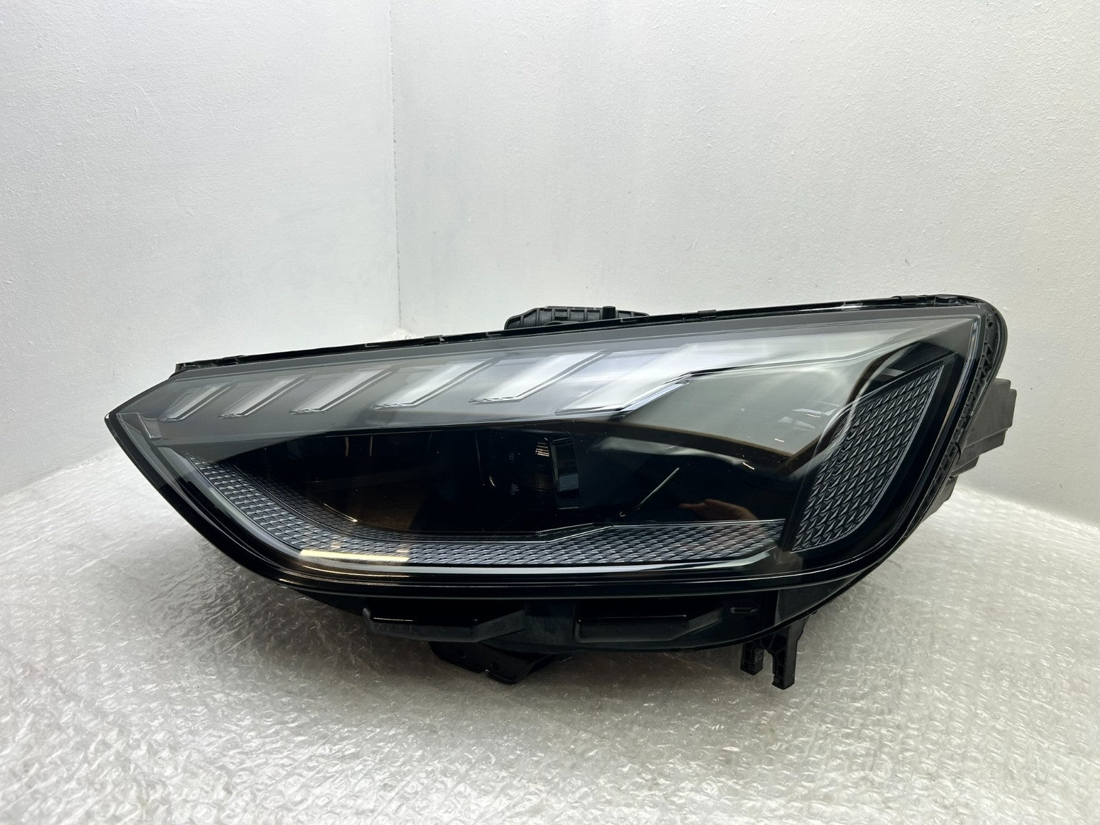 Original Audi RS4 B9 LED Scheinwerfer Matrix schwarz links 8W0941035J0