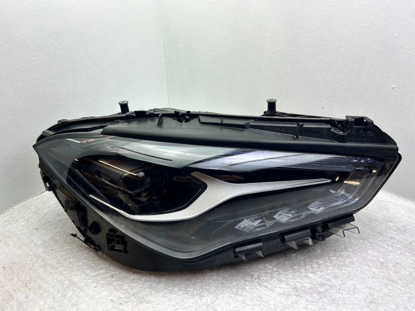 Original Mercedes CLA W118 LED Scheinwerfer rechts A11890686010