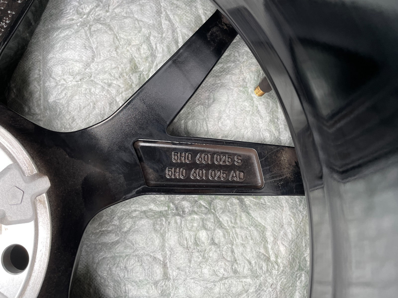 1x Original VW Golf VIII 8 R-linke Alufelge 8Jx19 Zoll ET50 5H0601025S7