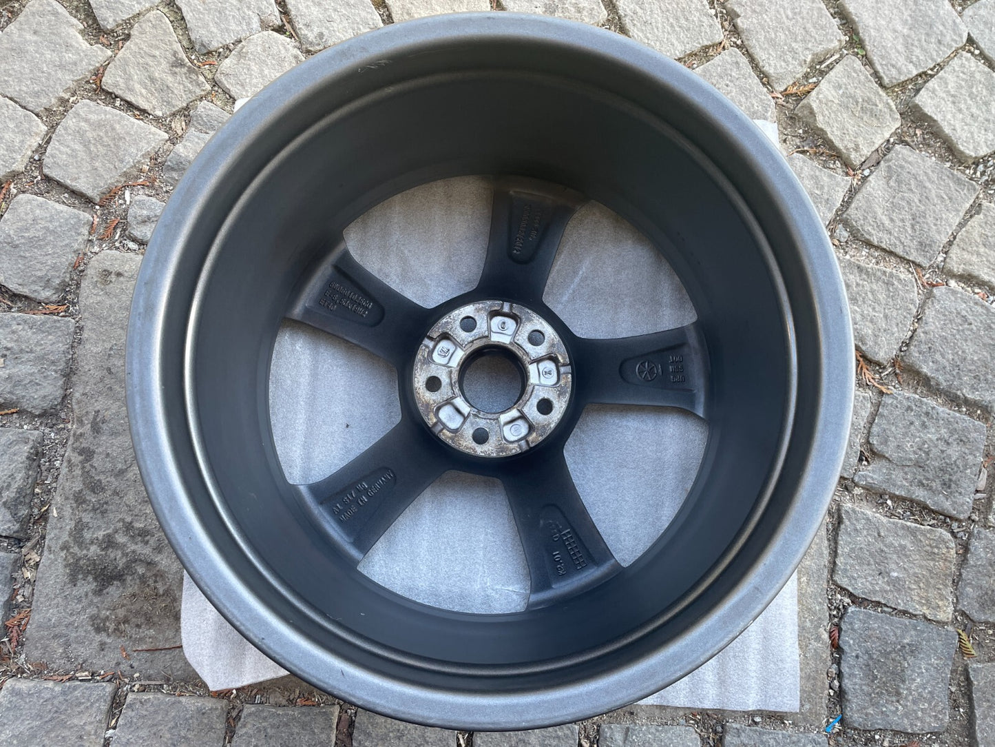 1x Audi A4 A5 Alufelge Rotor Design 8,5x19 Zoll / 8W0601025CG3