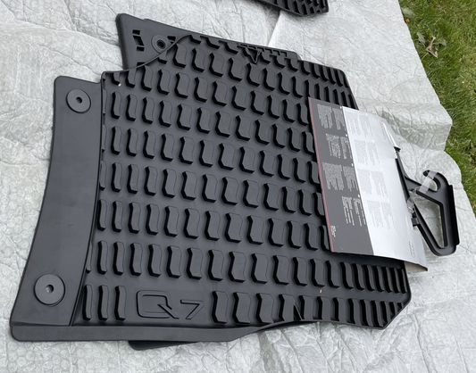 Audi Q7 Gummimatten Gummifußmatten vorne NEU OVP 4L10615010410