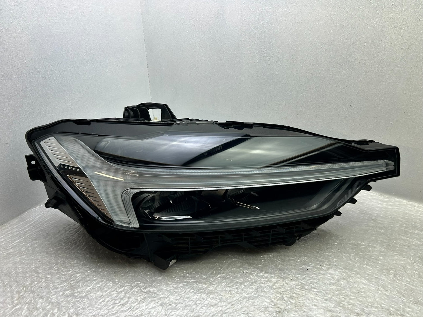 Original Volvo XC60 II LED Scheinwerfer Frontscheinwerfer rechts 324047100