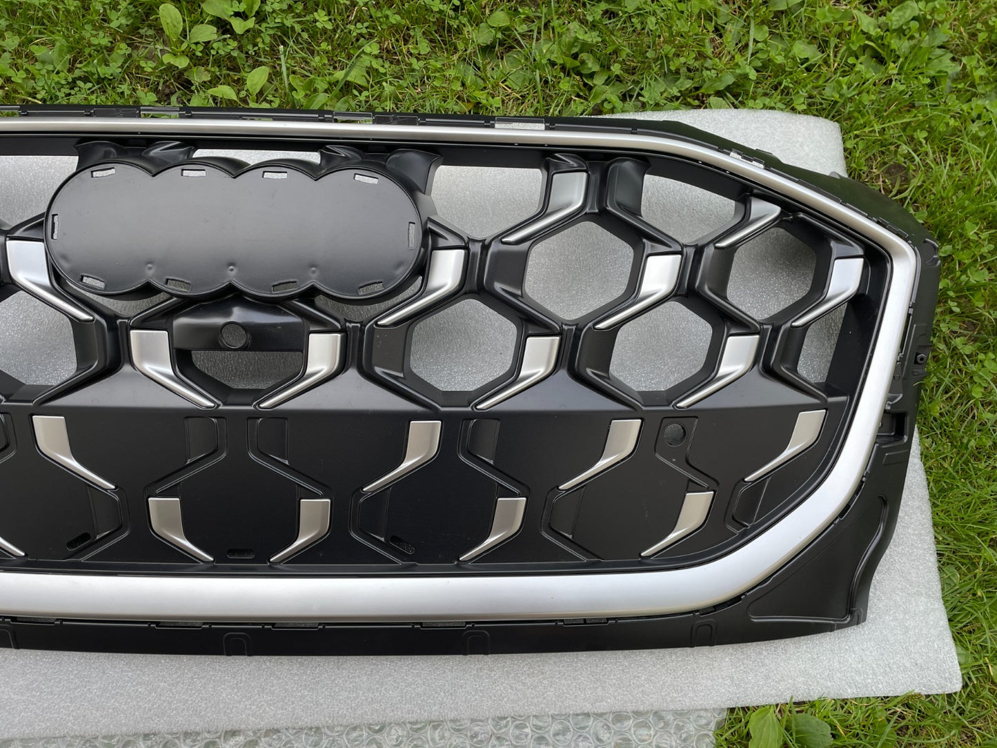 Original Audi Q5 Kühlergrill Frontgrill Gitter Grill 8MA853651BG1