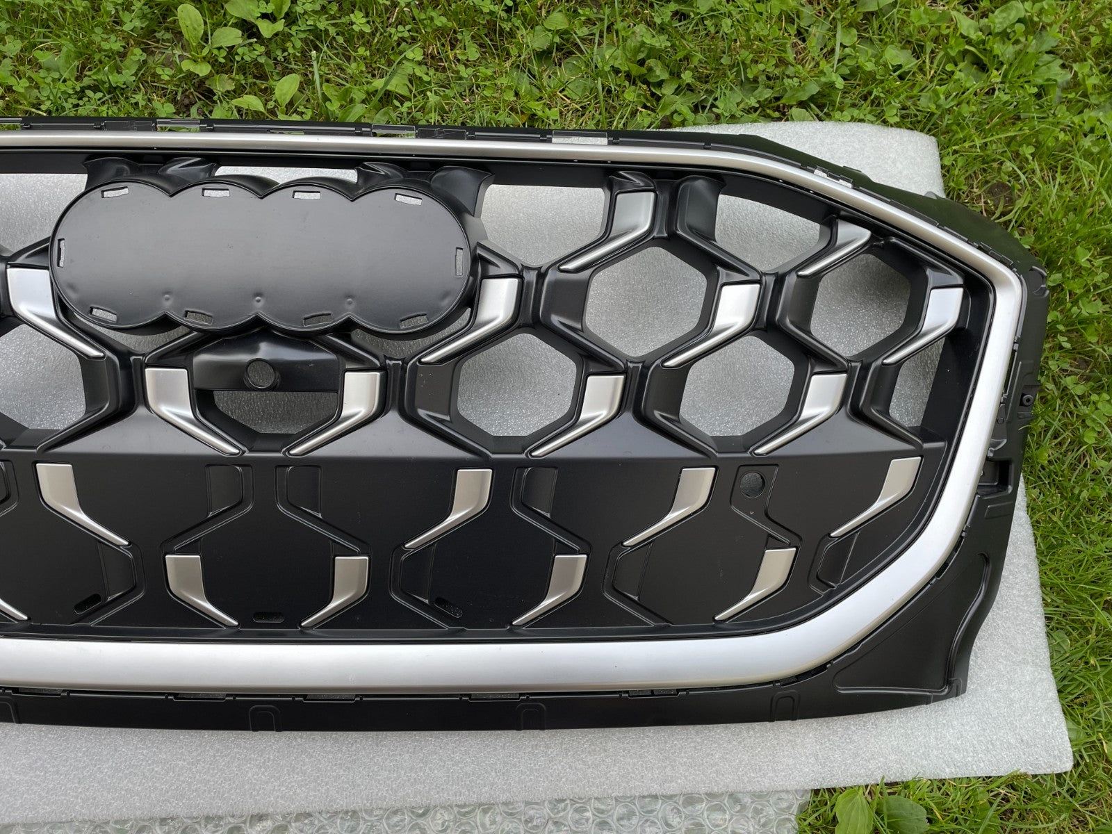 Original Audi Q5 Kühlergrill Frontgrill Gitter Grill 8MA853651BG1
