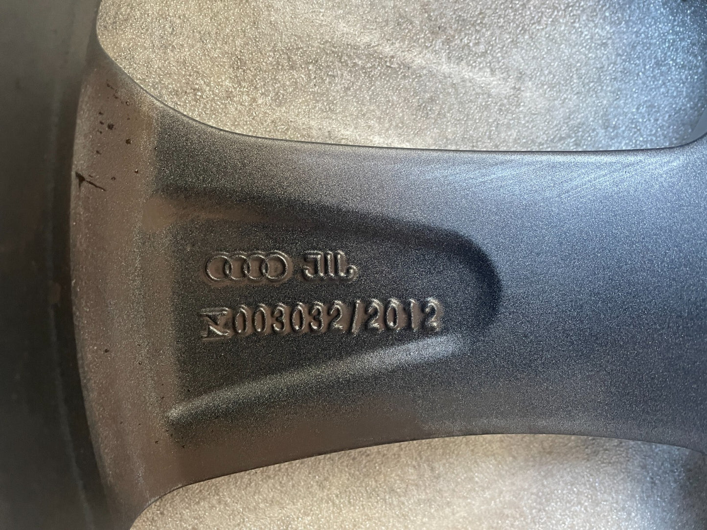 1x Audi A4 A5 Alufelge Rotor Design 8,5x19 Zoll / 8W0601025CG8