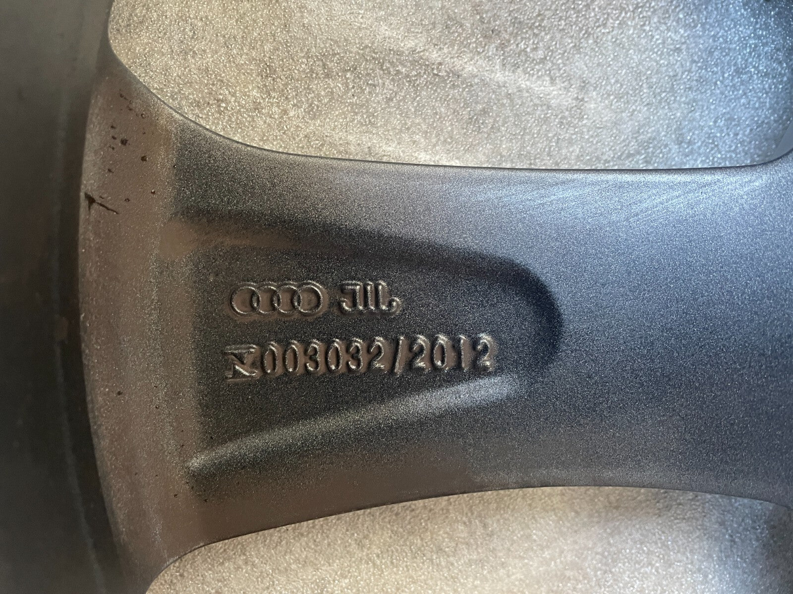 1x Audi A4 A5 Alufelge Rotor Design 8,5x19 Zoll / 8W0601025CG8