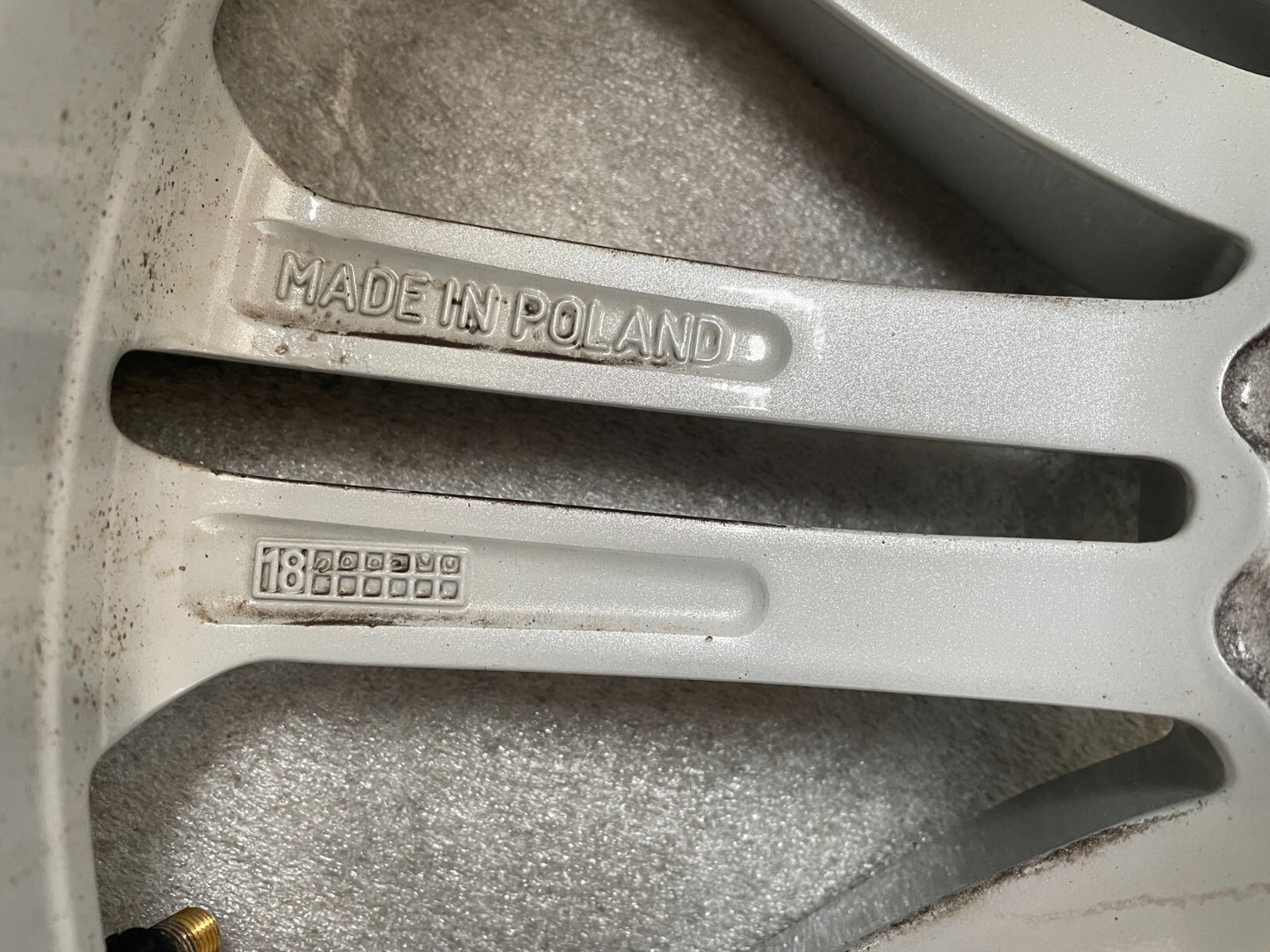 1x Audi A4 A5 B9 8W 8.5Jx18 Zoll ET29 / 8W0601025AJ8