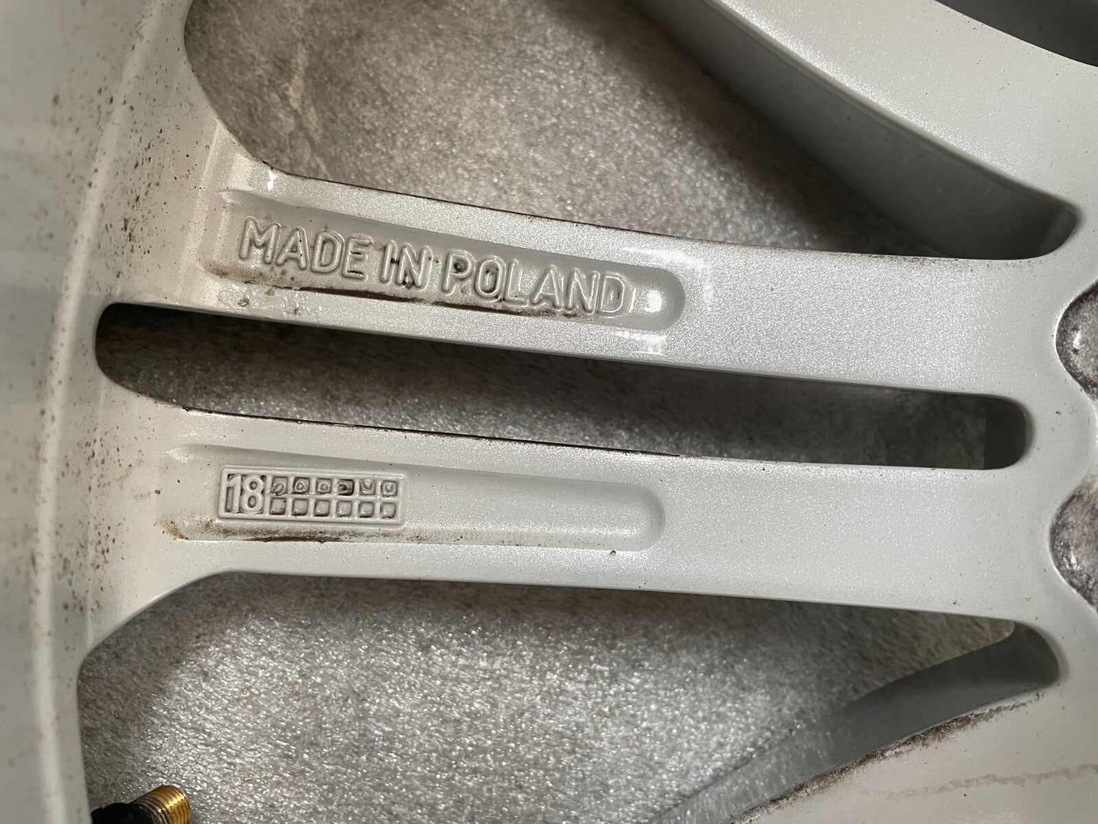 1x Audi A4 A5 B9 8W 8.5Jx18 Zoll ET29 / 8W0601025AJ8