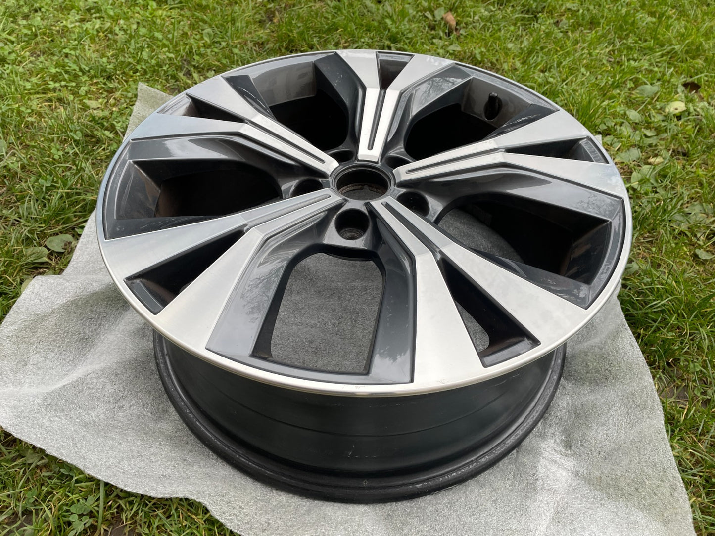 Original Seat Ateca Alufelge 7Jx18 Zoll ET45 grau 575601025E 575601025AL1