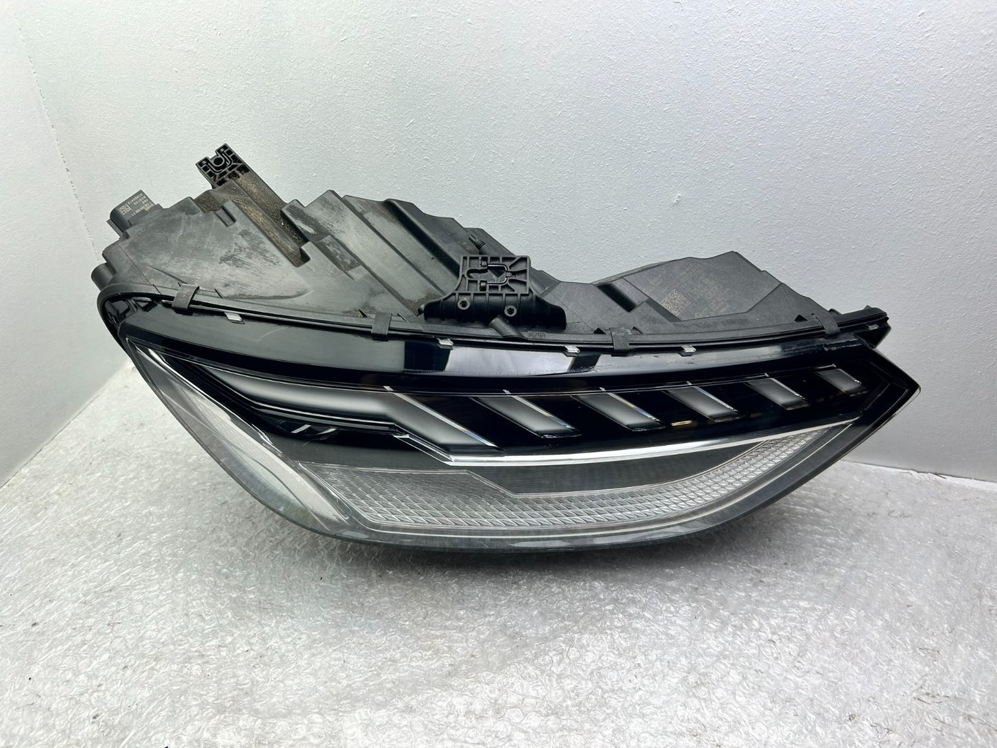 Original Audi A4 B9 8W LED Scheinwerfer rechts 8W0941036E4