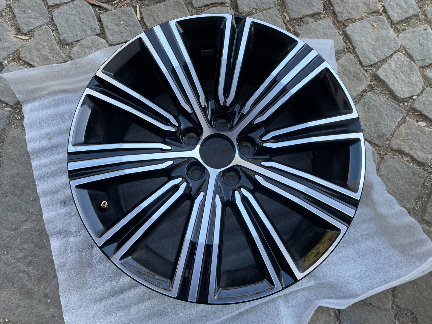 1x Volvo S60 V60 XC60 Alufelge 8.0Jx18 Zoll / 314713120