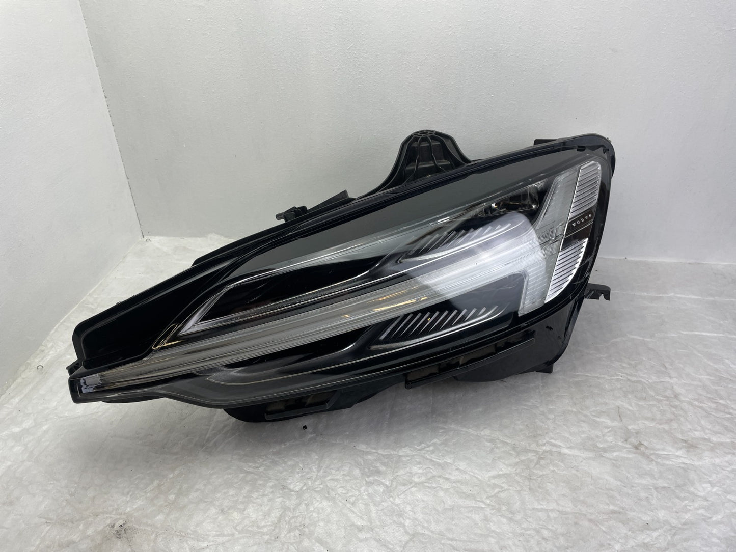 Original Volvo XC60 II LED Scheinwerfer links 324047090