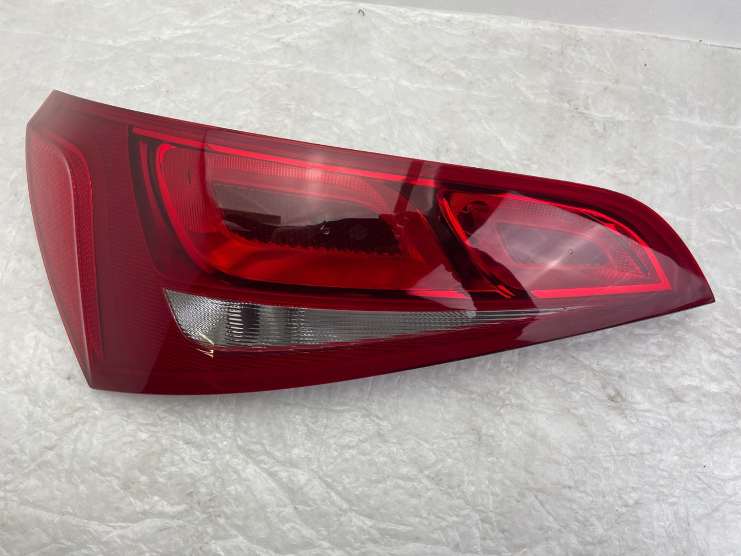 Original Audi Q3 Rückleuchte Heckleuchte links 8R09450931