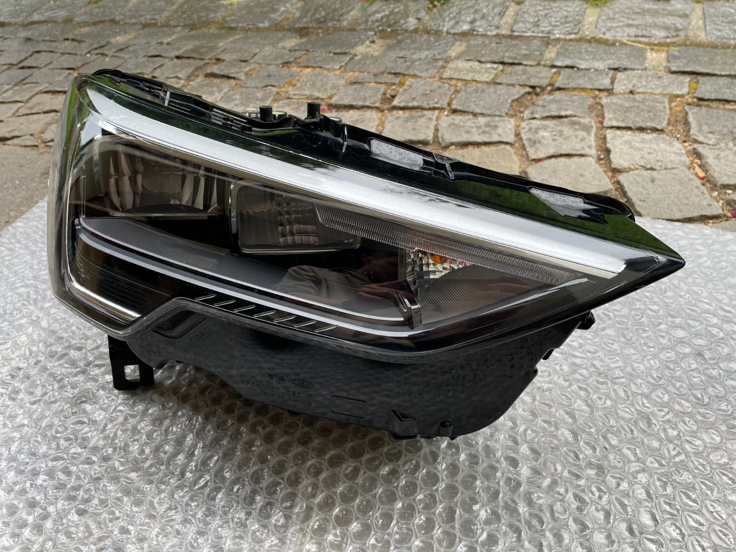 Original Audi Q3 LED Scheinwerfer rechts 83A9410121