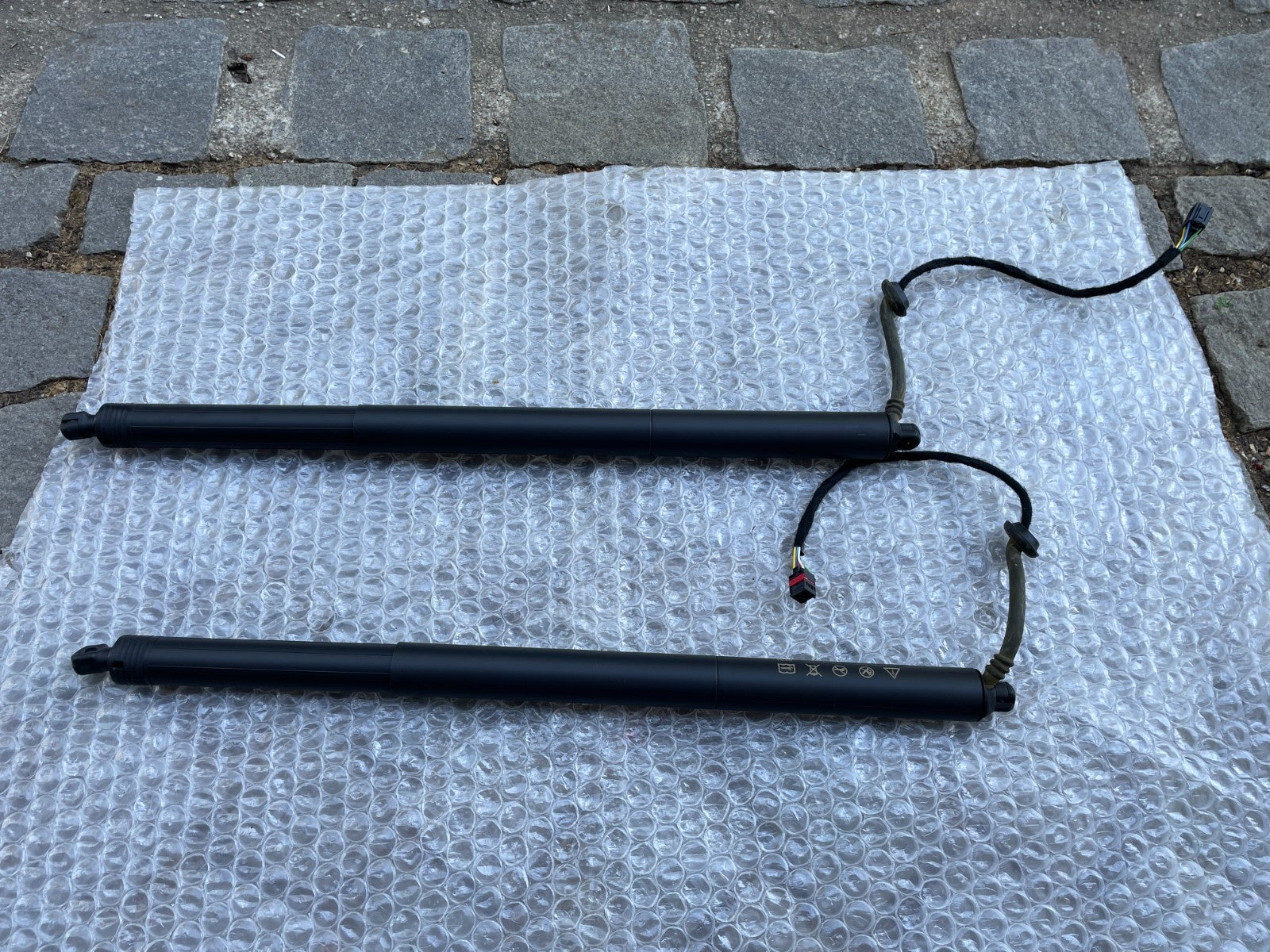 Original Audi Q2 Gasdruckfeder elektrische Heckklappe 81A827851D0