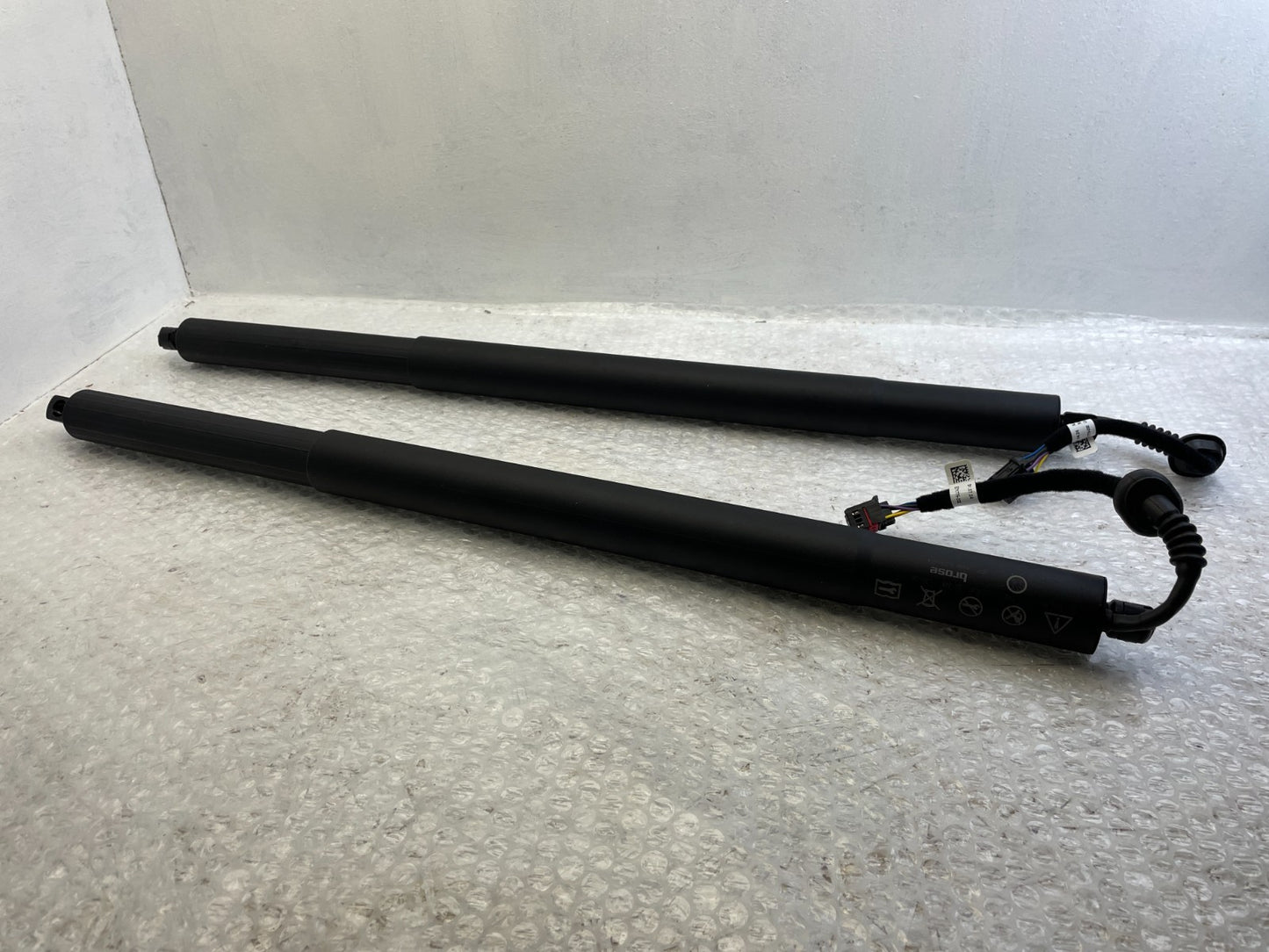 1x Original Skoda Octavia Gasfeder elektrisch Heckklappe Kofferraum 5E7827851D0