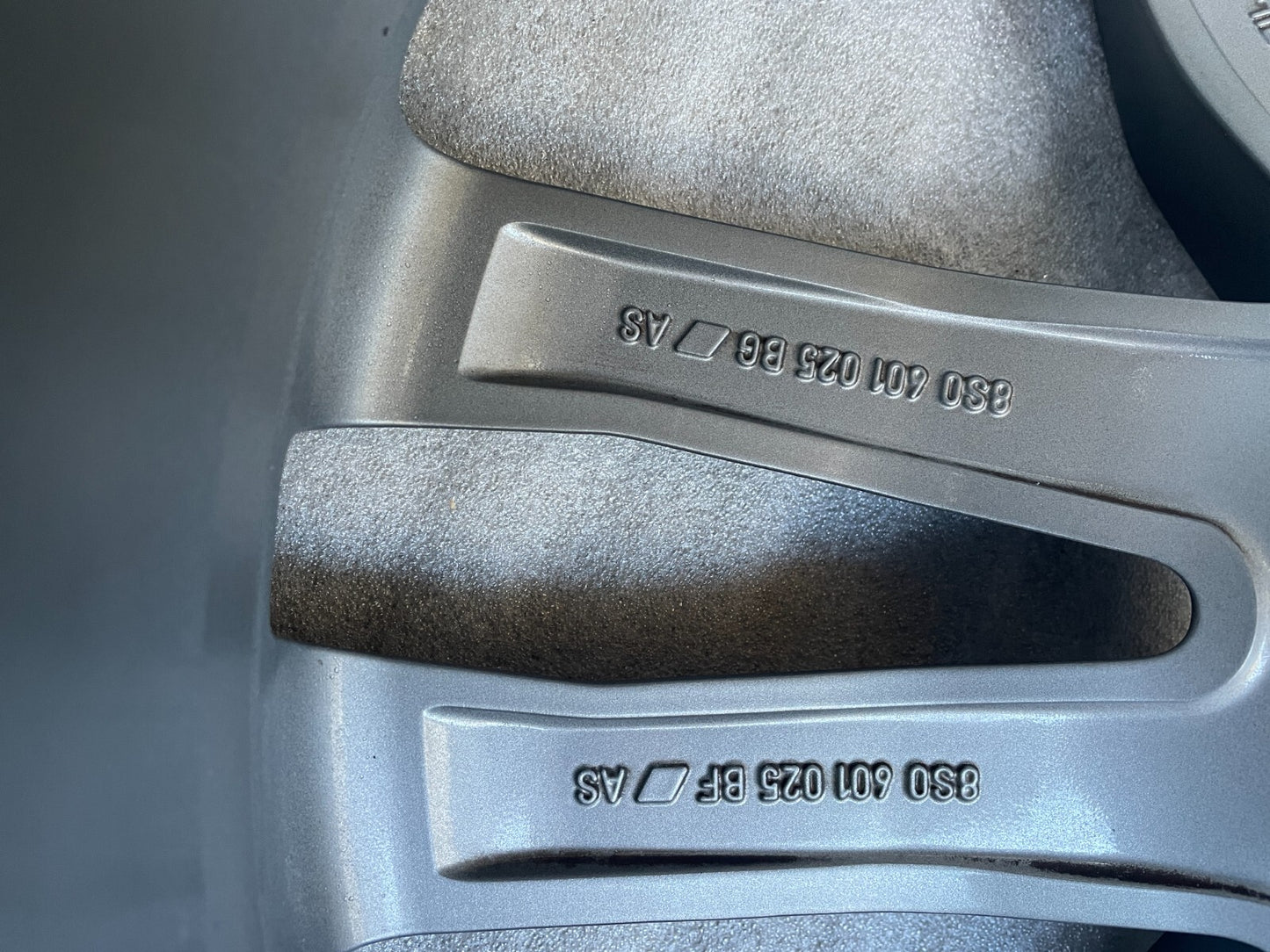 1x Audi TT 8s Alufelge 9Jx19 Zoll ET52 / 8S0601025BF BG Q R5