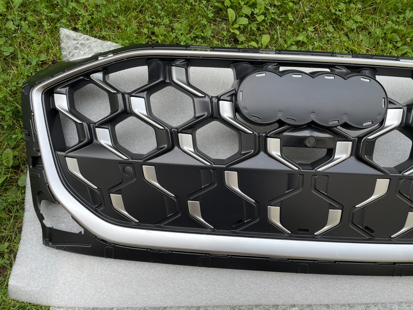 Original Audi Q5 Kühlergrill Frontgrill Gitter Grill 8MA853651BG2