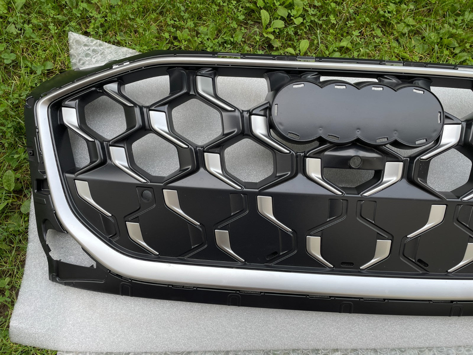 Original Audi Q5 Kühlergrill Frontgrill Gitter Grill 8MA853651BG2