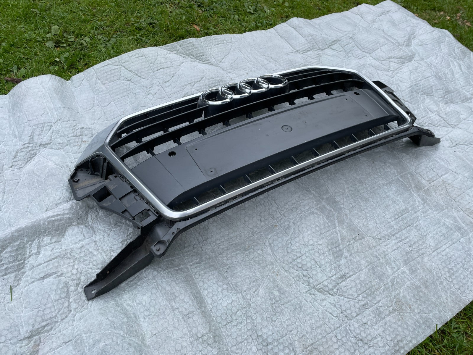Original Audi Q3 8U0 S-Line Facelift Bj.14-18 Kühlergrill Grill Gitter 8U08536533