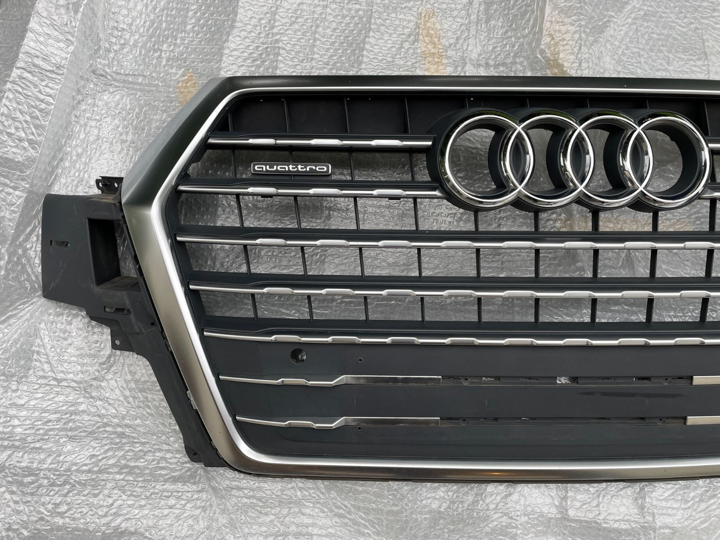 Original Audi Q7 Kühlergrill Kühlergitter Frontgrill 4M0853037C3