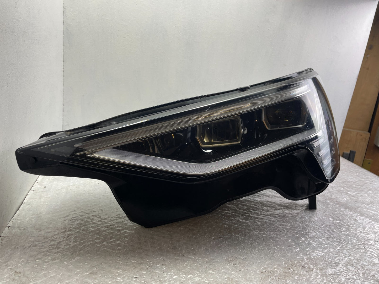 Original Audi e-tron LED Scheinwerfer links 4KE941039D2